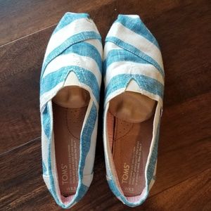 TOMS. Blue and white striped. Size 8.5